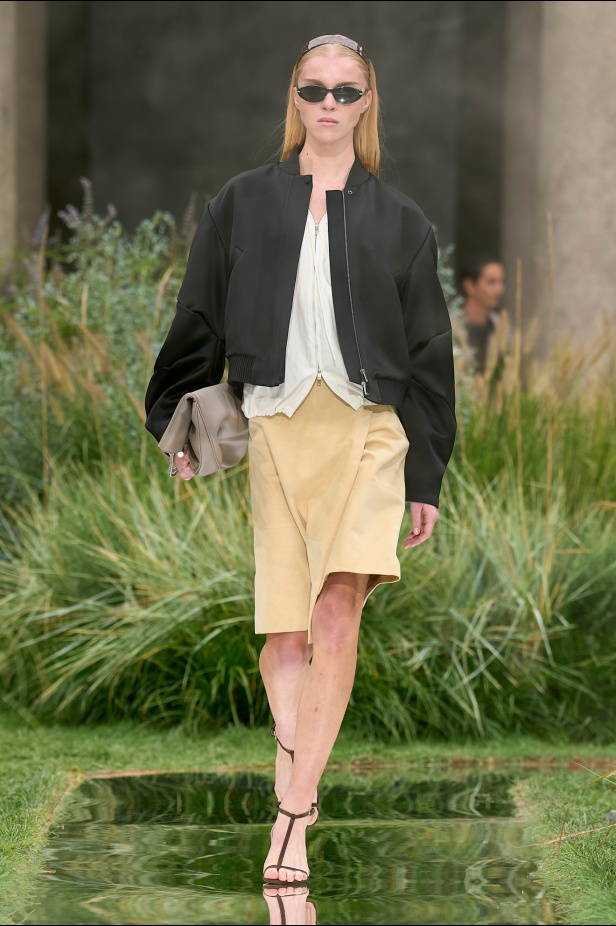 مجموعة Out of Office من Boss لربيع وصيف 2025