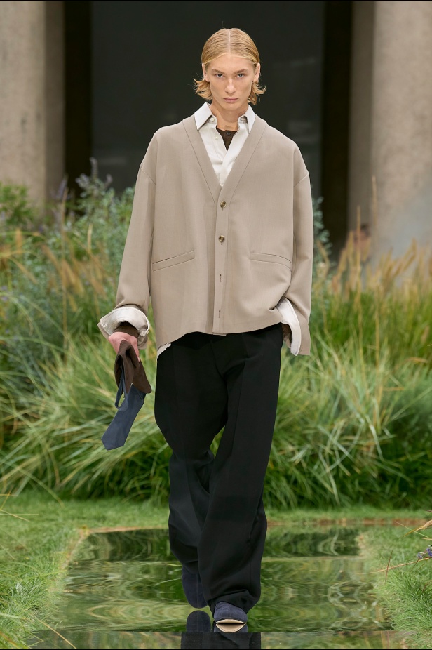 مجموعة Out of Office من Boss لربيع وصيف 2025