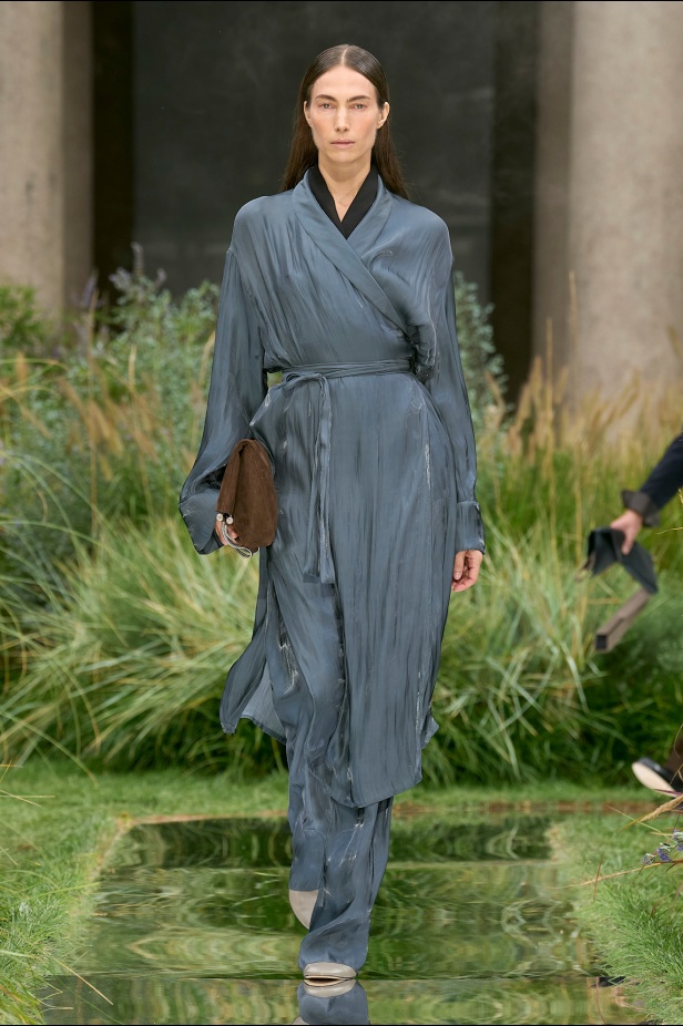 مجموعة Out of Office من Boss لربيع وصيف 2025