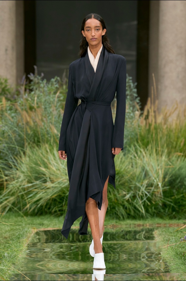 مجموعة Out of Office من Boss لربيع وصيف 2025