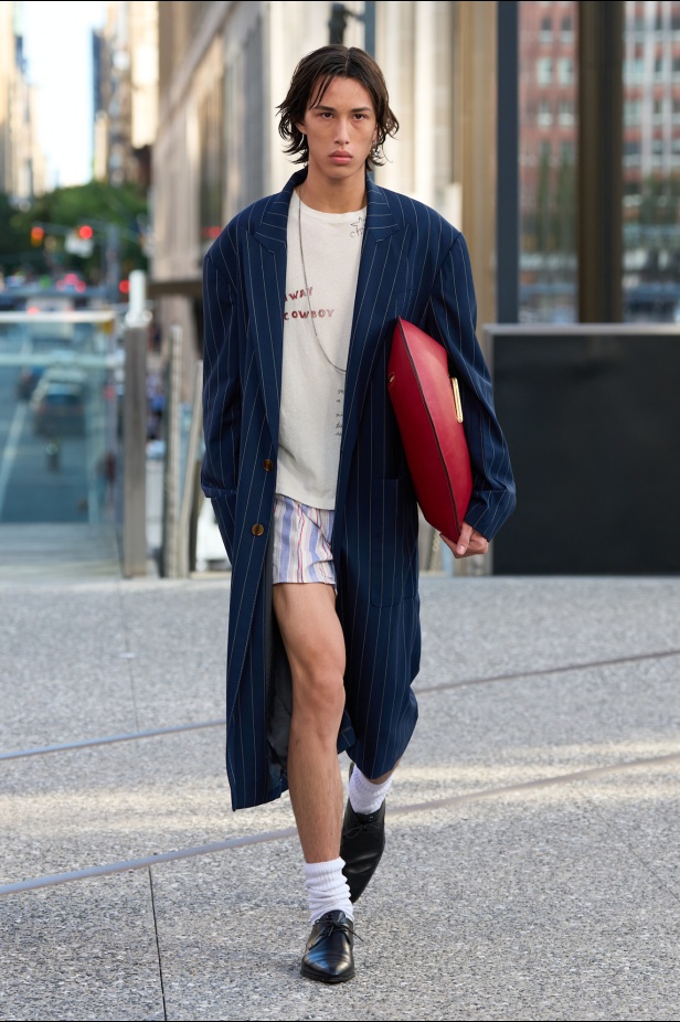 Coach تعيد مزج الكلاسيكيات الأميركية بأسلوب الجيل الجديد في مجموعة ربيع وصيف 2025