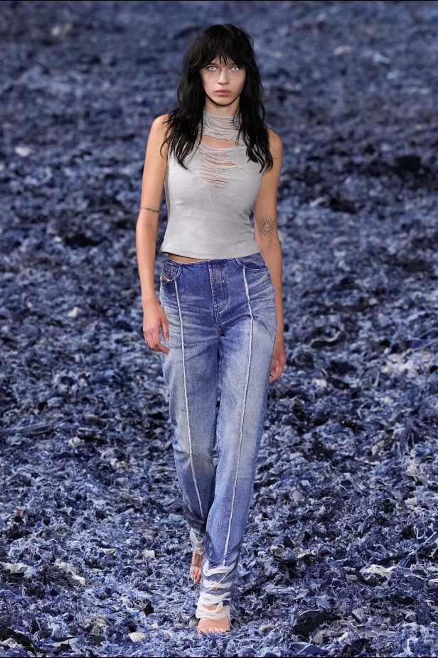 مجموعة Diesel لربيع وصيف 2025 في ميلانو