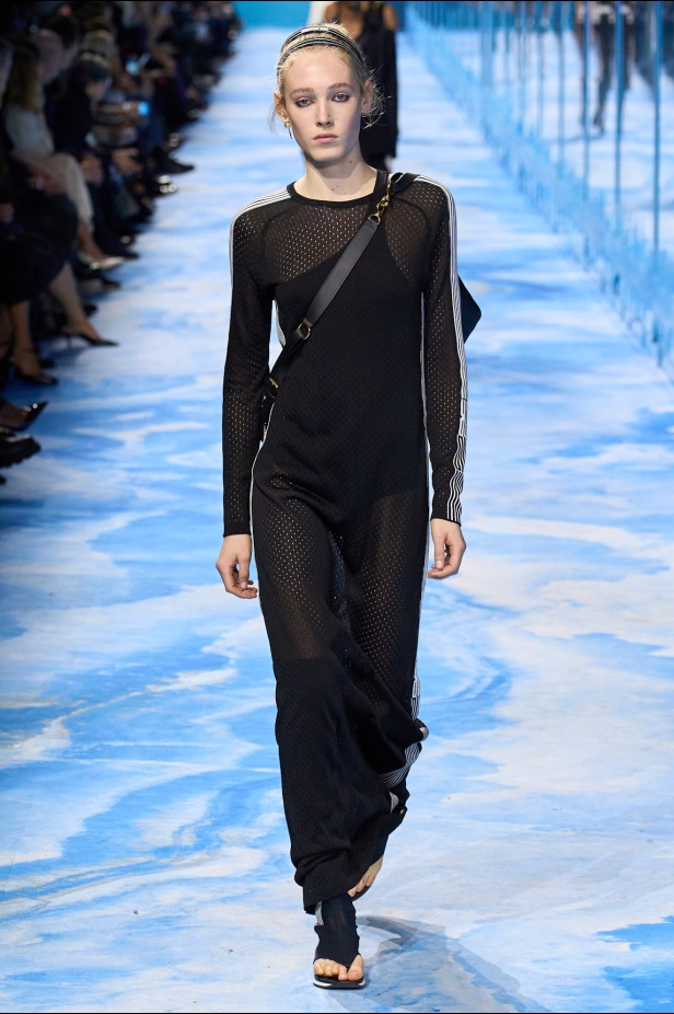 مجموعة Dior لربيع وصيف 2025... "ماريا غراتسيا كيوري" تستكشف تقاطع الموضة مع الرياضة وتعود إلى أرشيف السيد ديور