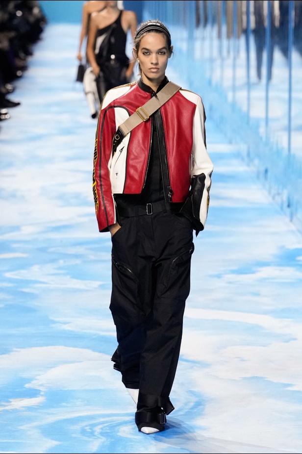 مجموعة Dior لربيع وصيف 2025... "ماريا غراتسيا كيوري" تستكشف تقاطع الموضة مع الرياضة وتعود إلى أرشيف السيد ديور