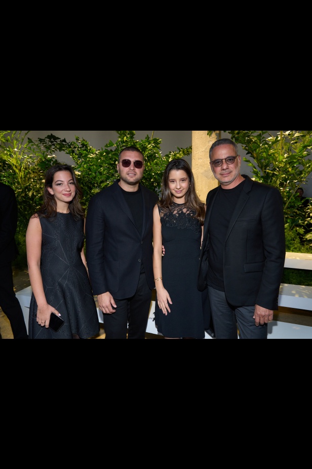 مجموعة ايلي صعب تسافر بنا إلى صحراء السافانا الساحرة