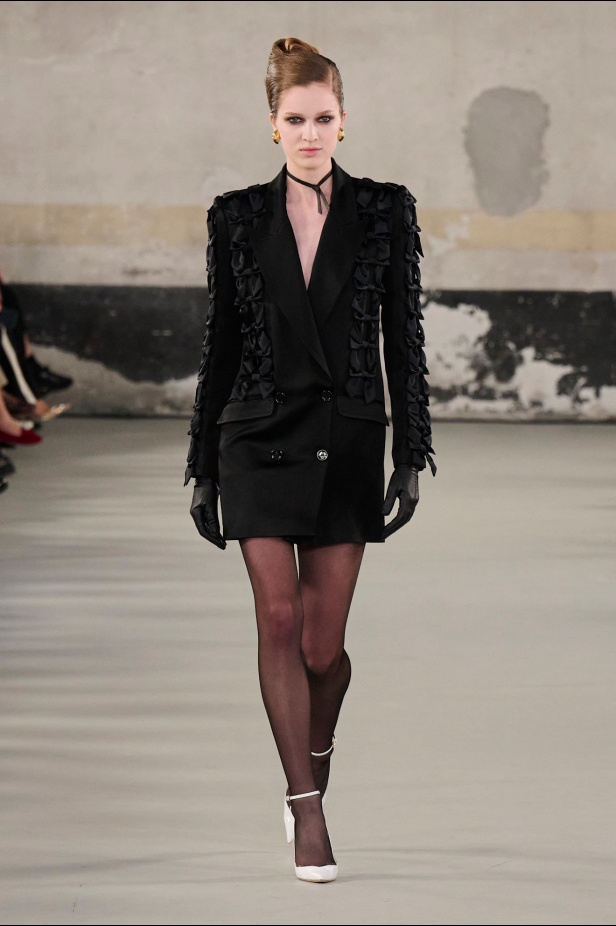 مجموعة Elisabetta Franchi لربيع وصيف 2025 تعكس صورة المرأة القوية 