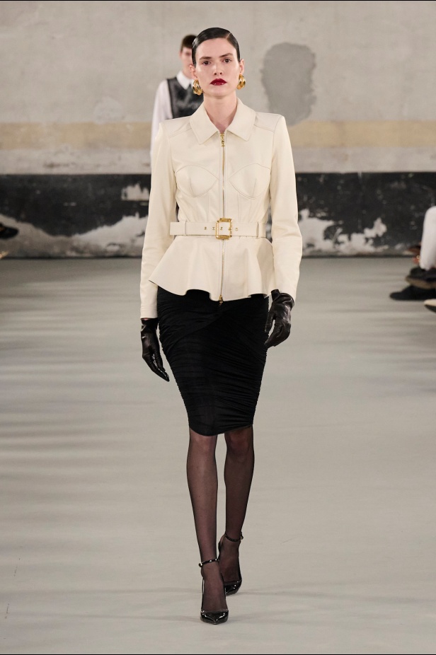 مجموعة Elisabetta Franchi لربيع وصيف 2025 تعكس صورة المرأة القوية 