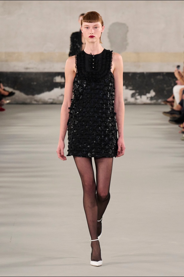 مجموعة Elisabetta Franchi لربيع وصيف 2025 تعكس صورة المرأة القوية 