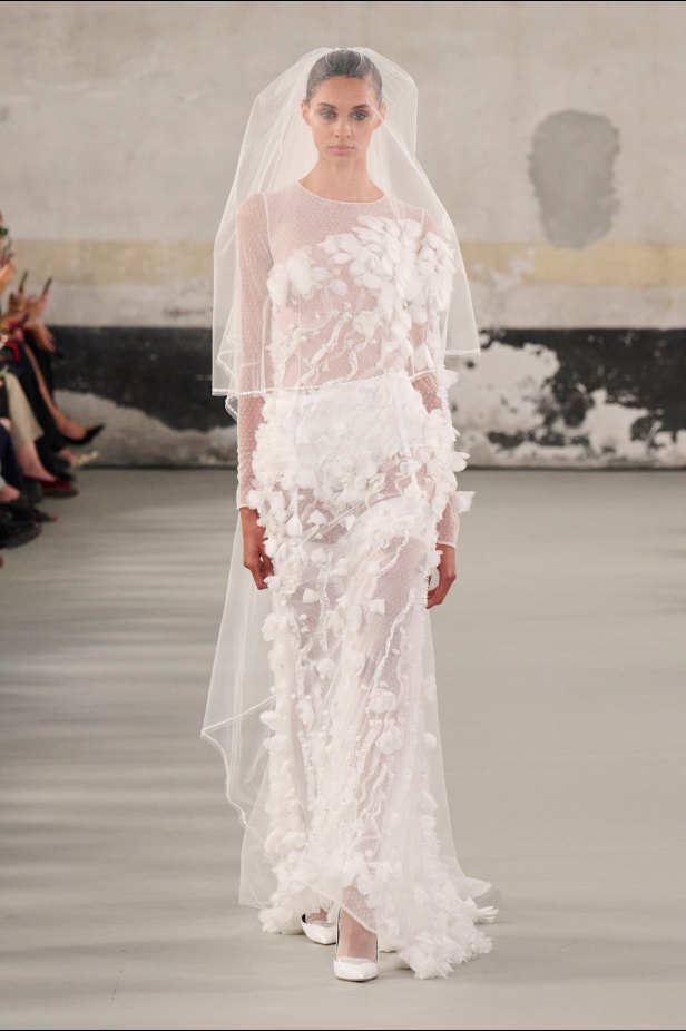 مجموعة Elisabetta Franchi لربيع وصيف 2025 تعكس صورة المرأة القوية 