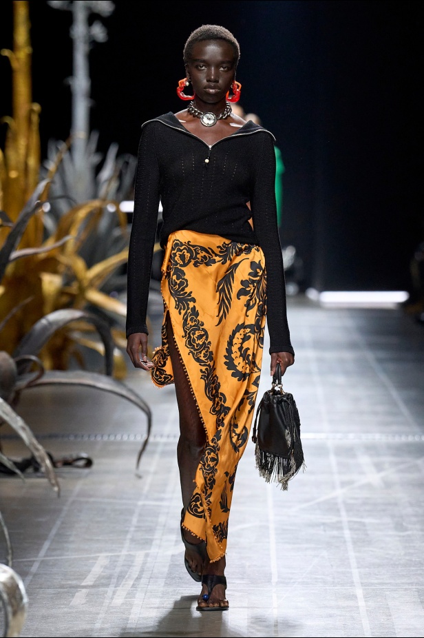 مجموعة Etro لربيع وصيف 2025