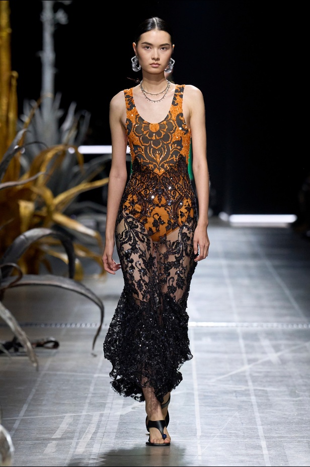 مجموعة Etro لربيع وصيف 2025