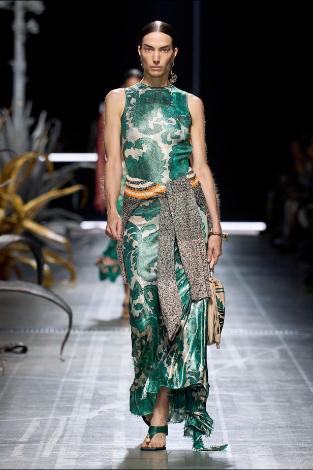 مجموعة Etro لربيع وصيف 2025