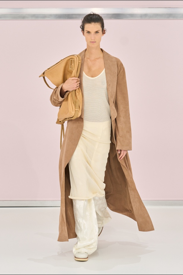 مجموعة Fendi ربيع وصيف 2025 للملابس الجاهزة