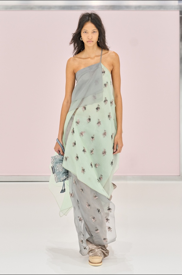 مجموعة Fendi ربيع وصيف 2025 للملابس الجاهزة