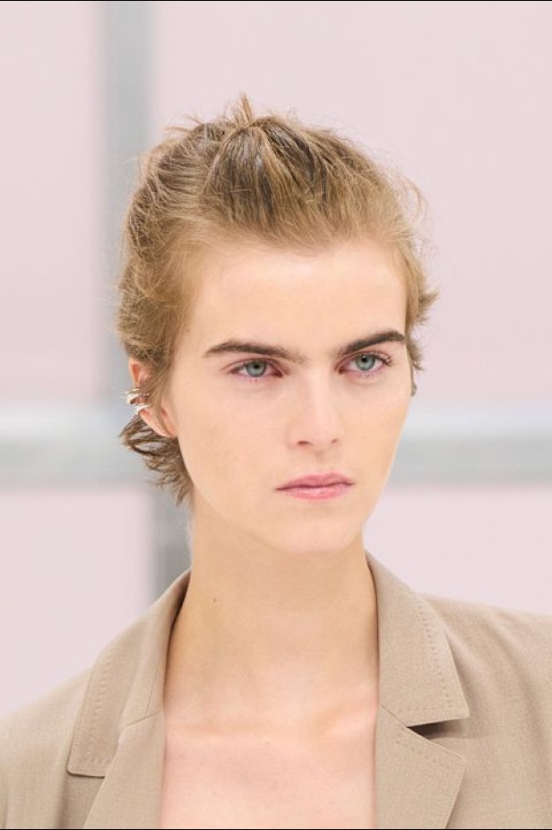 مجموعة Fendi ربيع وصيف 2025 للملابس الجاهزة