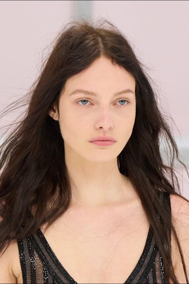 مجموعة Fendi ربيع وصيف 2025 للملابس الجاهزة