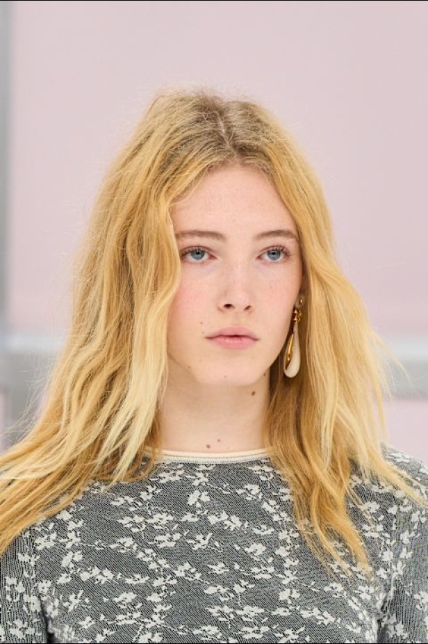 مجموعة Fendi ربيع وصيف 2025 للملابس الجاهزة