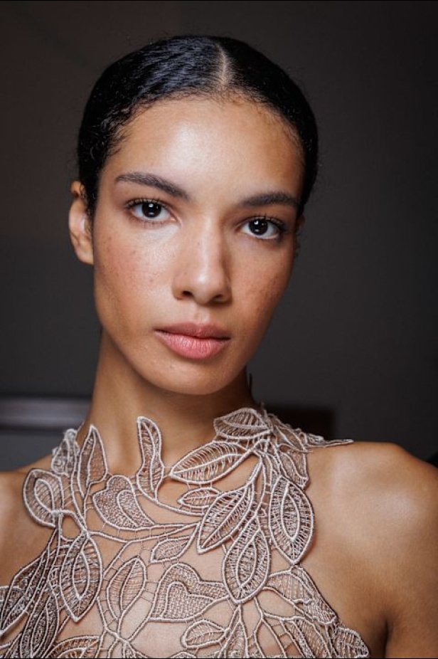 عرض أزياء مجموعة Alberta Ferretti لربيع وصيف 2025