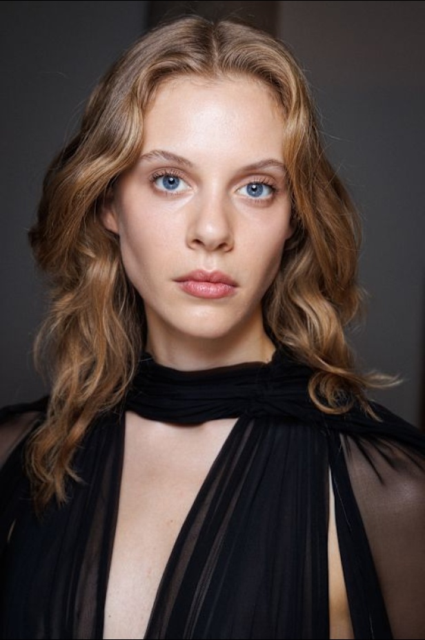 عرض أزياء مجموعة Alberta Ferretti لربيع وصيف 2025