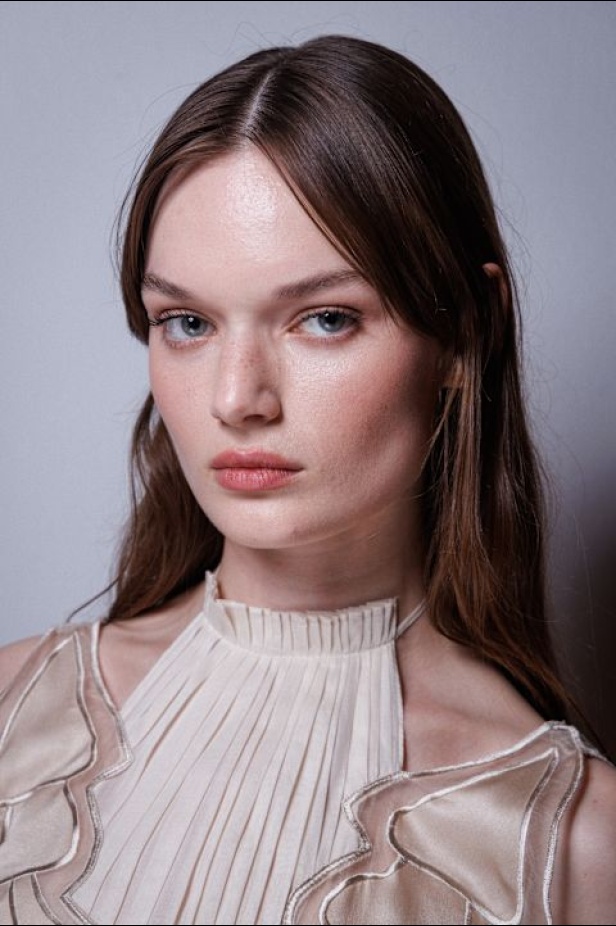 عرض أزياء مجموعة Alberta Ferretti لربيع وصيف 2025