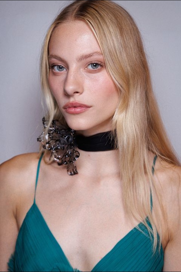 عرض أزياء مجموعة Alberta Ferretti لربيع وصيف 2025