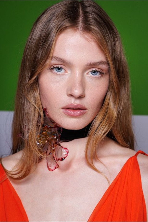 عرض أزياء مجموعة Alberta Ferretti لربيع وصيف 2025