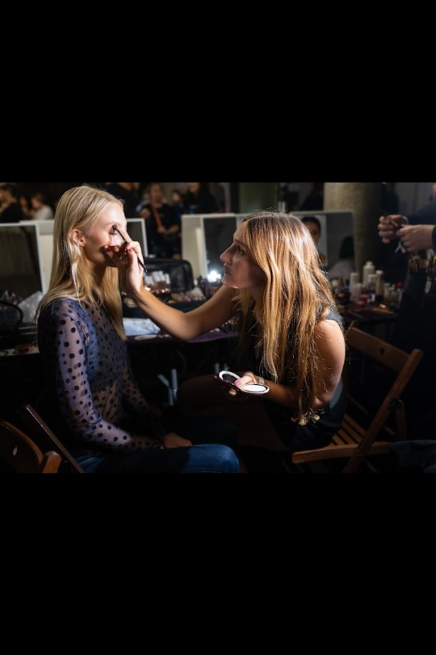 عرض أزياء مجموعة Alberta Ferretti لربيع وصيف 2025