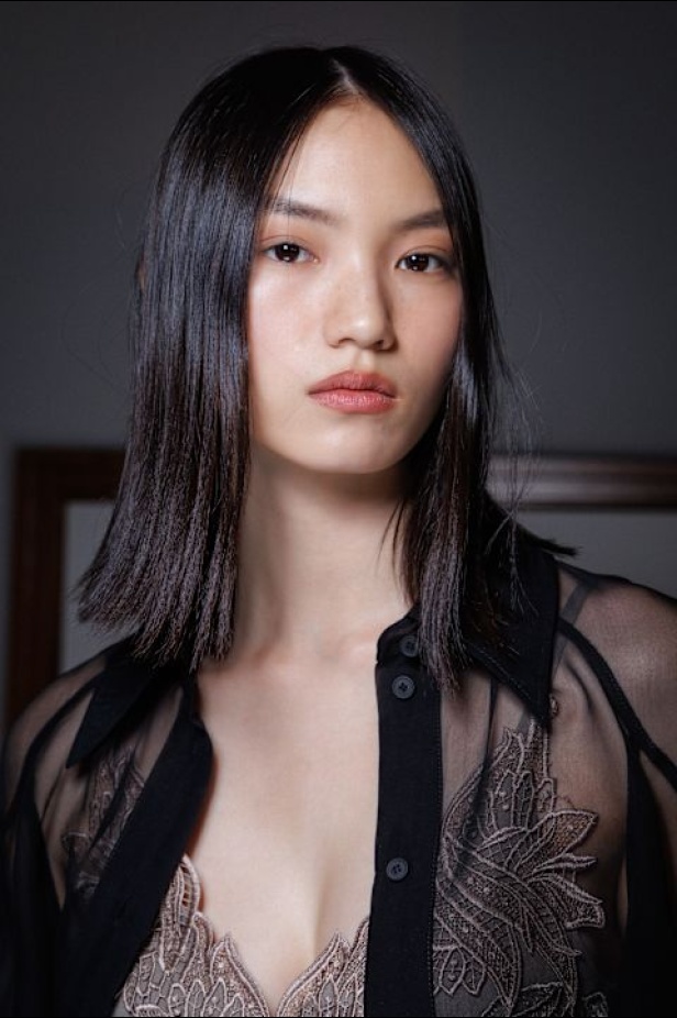 عرض أزياء مجموعة Alberta Ferretti لربيع وصيف 2025