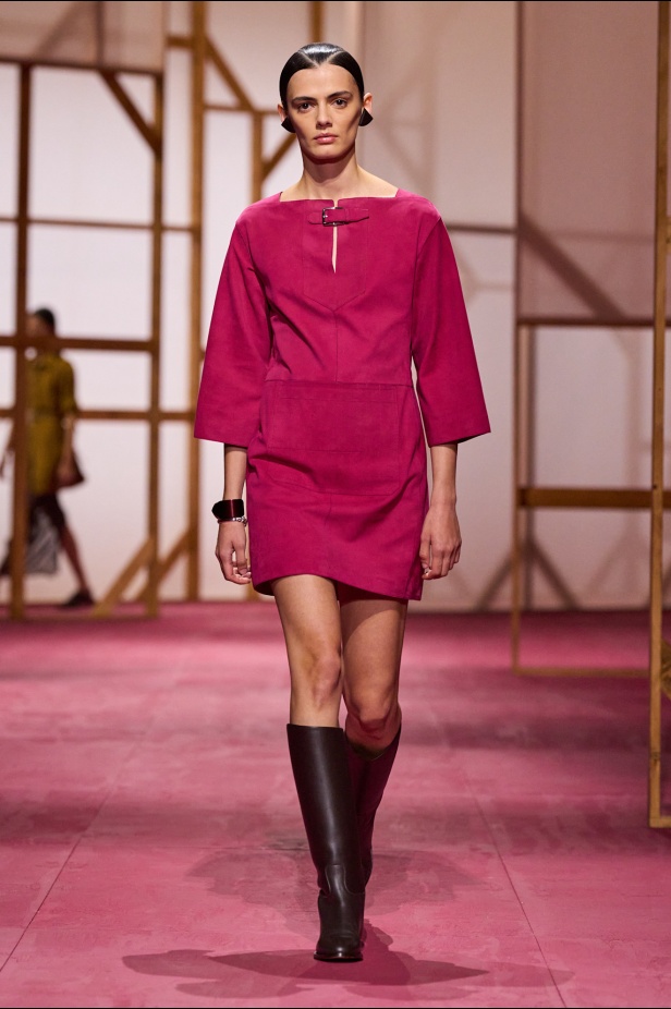 مجموعة Hermès لربيع وصيف 2025... رسالة حب للحرفية التي تُتقنها الدار