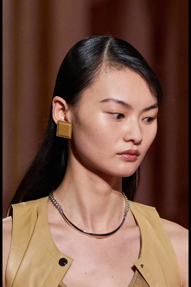 مجموعة Hermès لربيع وصيف 2025... رسالة حب للحرفية التي تُتقنها الدار