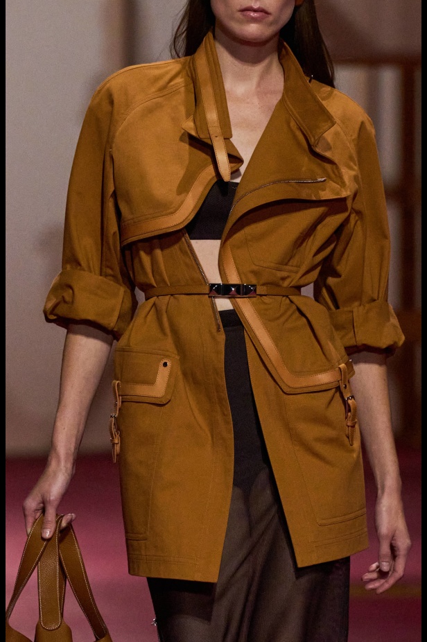 مجموعة Hermès لربيع وصيف 2025... رسالة حب للحرفية التي تُتقنها الدار