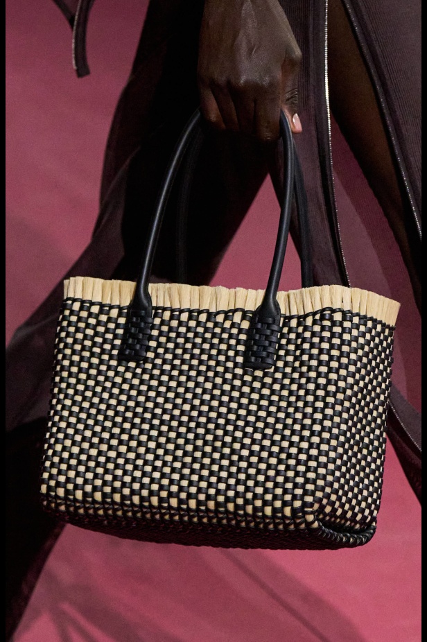 مجموعة Hermès لربيع وصيف 2025... رسالة حب للحرفية التي تُتقنها الدار