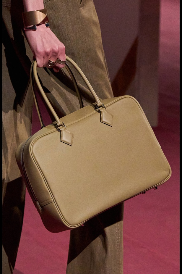 مجموعة Hermès لربيع وصيف 2025... رسالة حب للحرفية التي تُتقنها الدار
