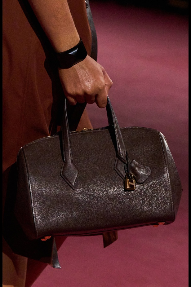 مجموعة Hermès لربيع وصيف 2025... رسالة حب للحرفية التي تُتقنها الدار