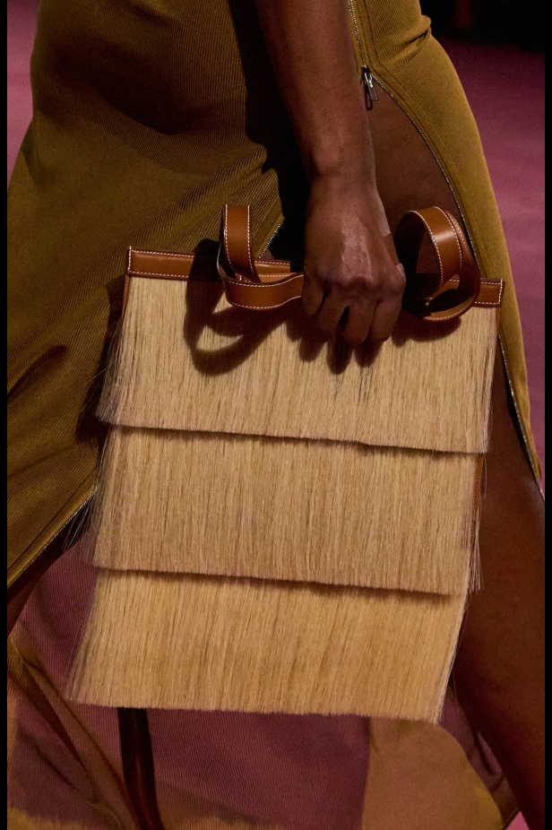 مجموعة Hermès لربيع وصيف 2025... رسالة حب للحرفية التي تُتقنها الدار