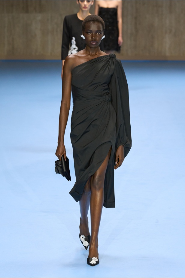 عرض أزياء  Carolina Herrera لربيع وصيف 2024-2025