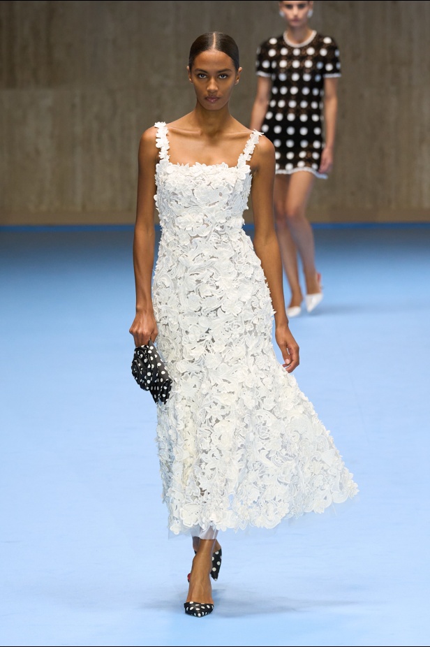 عرض أزياء  Carolina Herrera لربيع وصيف 2024-2025