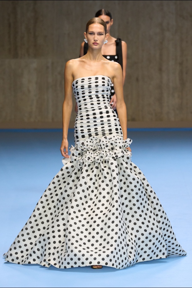 عرض أزياء  Carolina Herrera لربيع وصيف 2024-2025