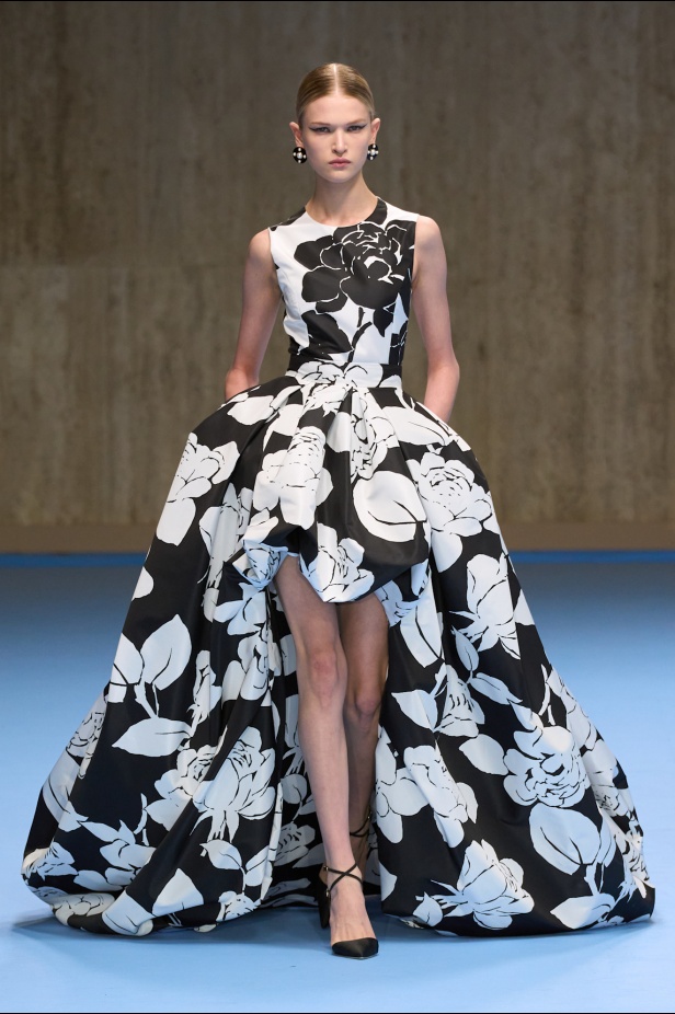 عرض أزياء  Carolina Herrera لربيع وصيف 2024-2025