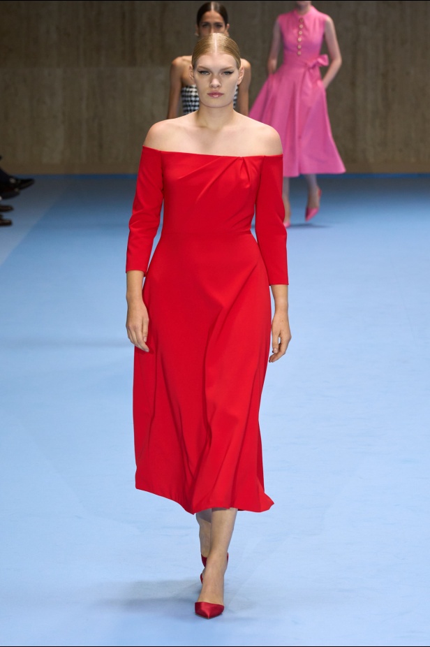 عرض أزياء  Carolina Herrera لربيع وصيف 2024-2025