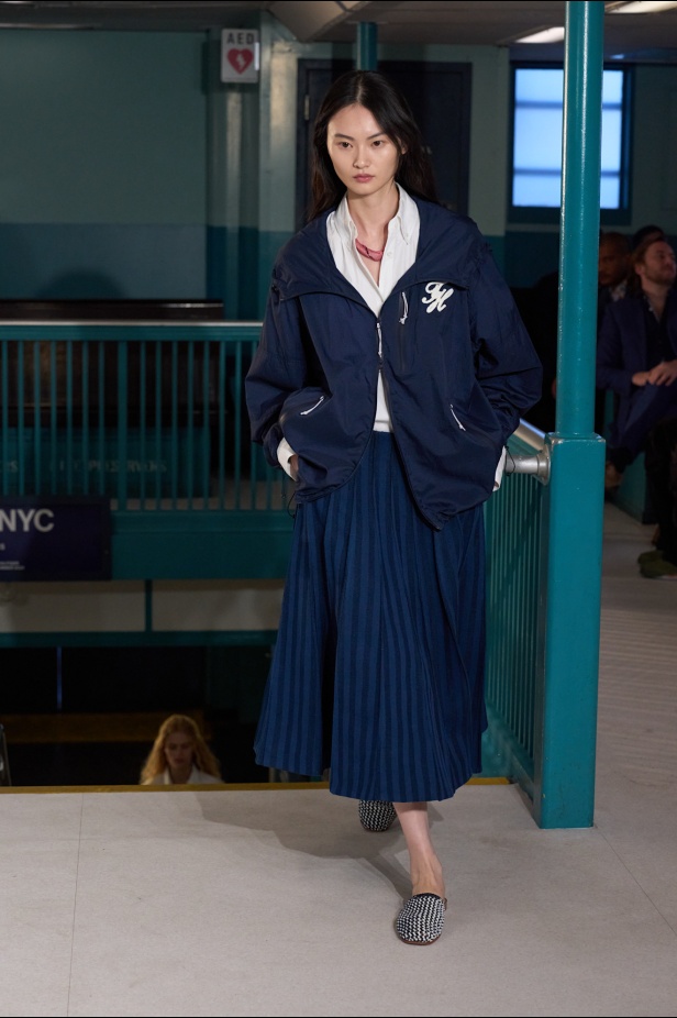 مجموعة Tommy Hilfiger لربيع وصيف 2025