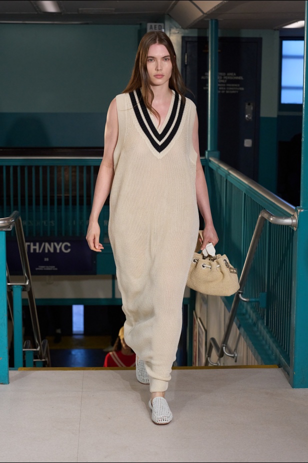 مجموعة Tommy Hilfiger لربيع وصيف 2025