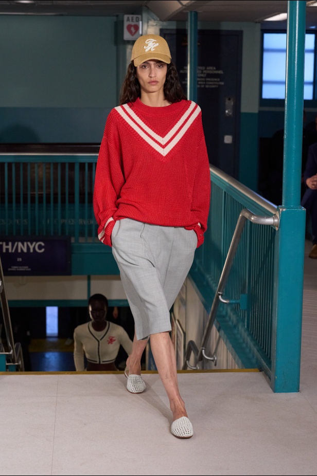 مجموعة Tommy Hilfiger لربيع وصيف 2025