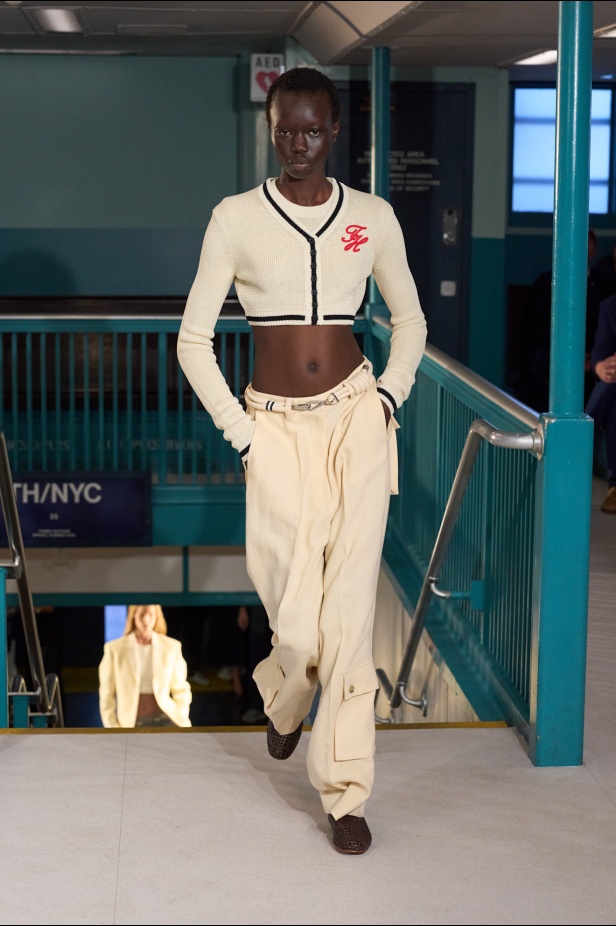 مجموعة Tommy Hilfiger لربيع وصيف 2025