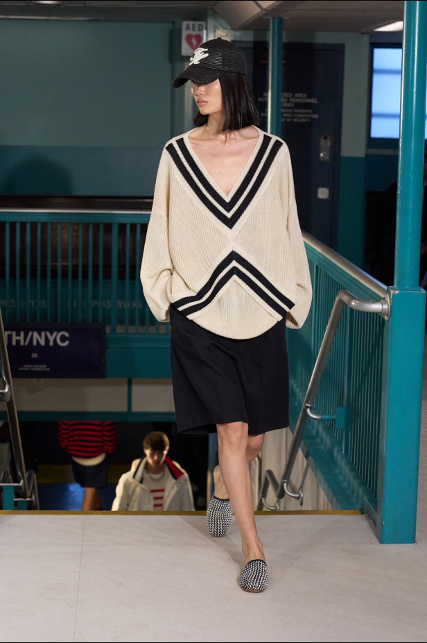 مجموعة Tommy Hilfiger لربيع وصيف 2025