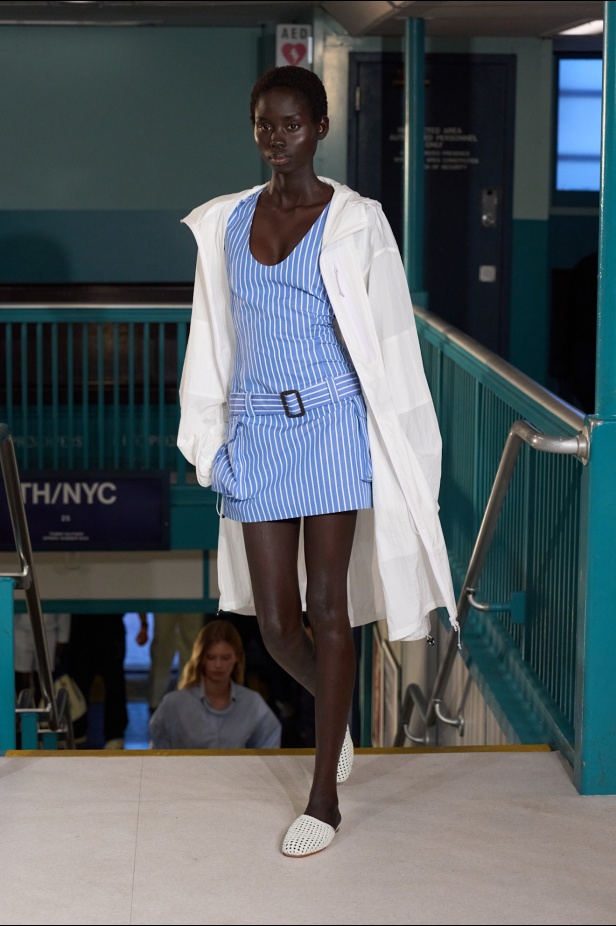 مجموعة Tommy Hilfiger لربيع وصيف 2025