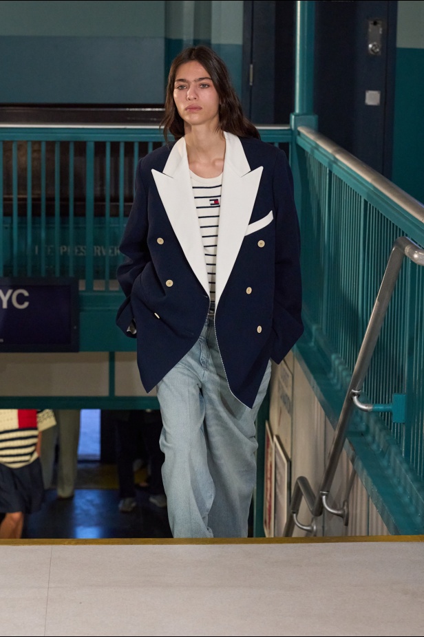 مجموعة Tommy Hilfiger لربيع وصيف 2025