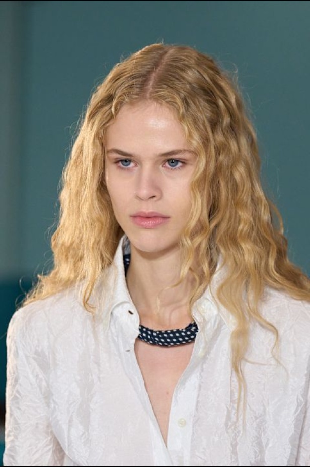 مجموعة Tommy Hilfiger لربيع وصيف 2025