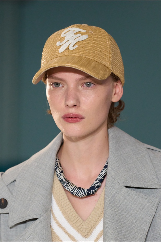 مجموعة Tommy Hilfiger لربيع وصيف 2025