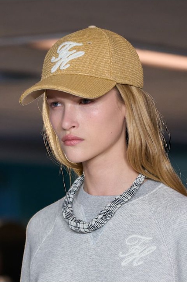 مجموعة Tommy Hilfiger لربيع وصيف 2025